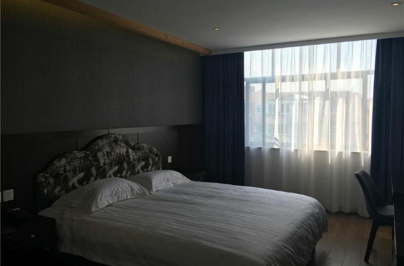Super 8 Baogang Lin Jiang Park Hotel 2*